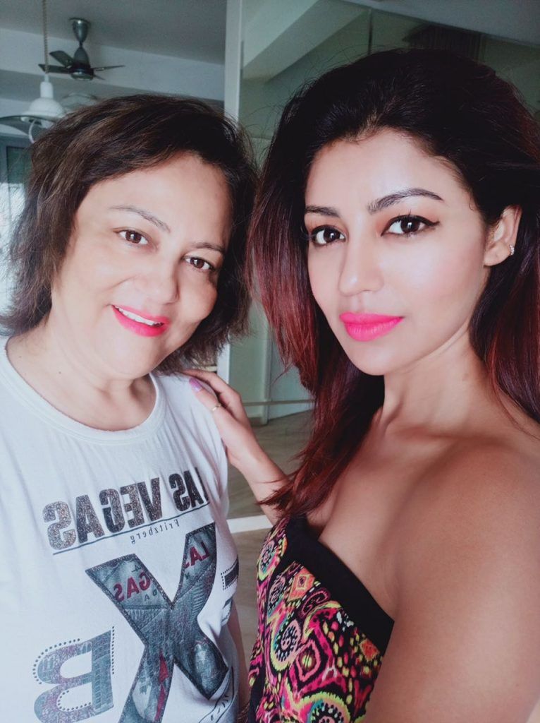 Happy Mother's Day 2020: Debina Bonnerjee Recalls How Her Mom Stitched Bollywood's Classic Outfits For Her