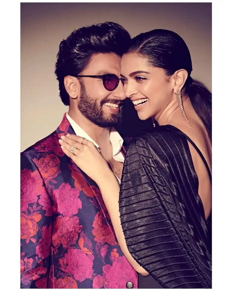Deepika Padukone Has Saved Ranveer Singh's Contact As 'Handsome' Reveals The Family Group Chat Snip She Shared