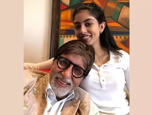 अमिताभ बच्चन ने नातिन नव्या को ग्रेजुएट होने पर किया विश, घर मे ही हुआ सेलीब्रेशन