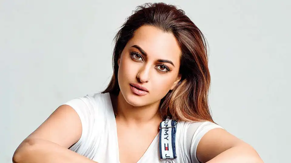 Sonakshi Sinha Deactivates Twitter Account; Says She Wants To Stay Away From Negativity to Protect Her Sanity