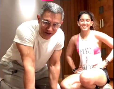 आमिर खान ने इरा के लाइव वर्कआउट में किया धप्पा, बेटी ने कहा अगली बार ज़बरदस्ती करवाएंगी पुश-अप्स!
