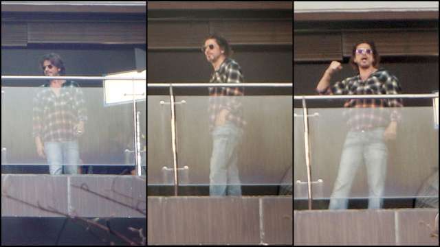 Shah Rukh Khan Begins Work On A New Project At Home, Snapped Shooting In His Balcony