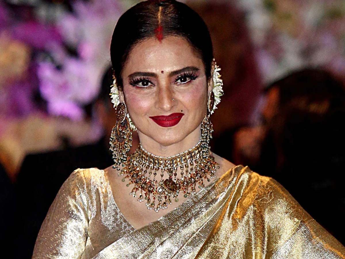 Rekha's Bungalow Sealed By BMC After Her Security Guard Tests Positive For COVID-19: Reports