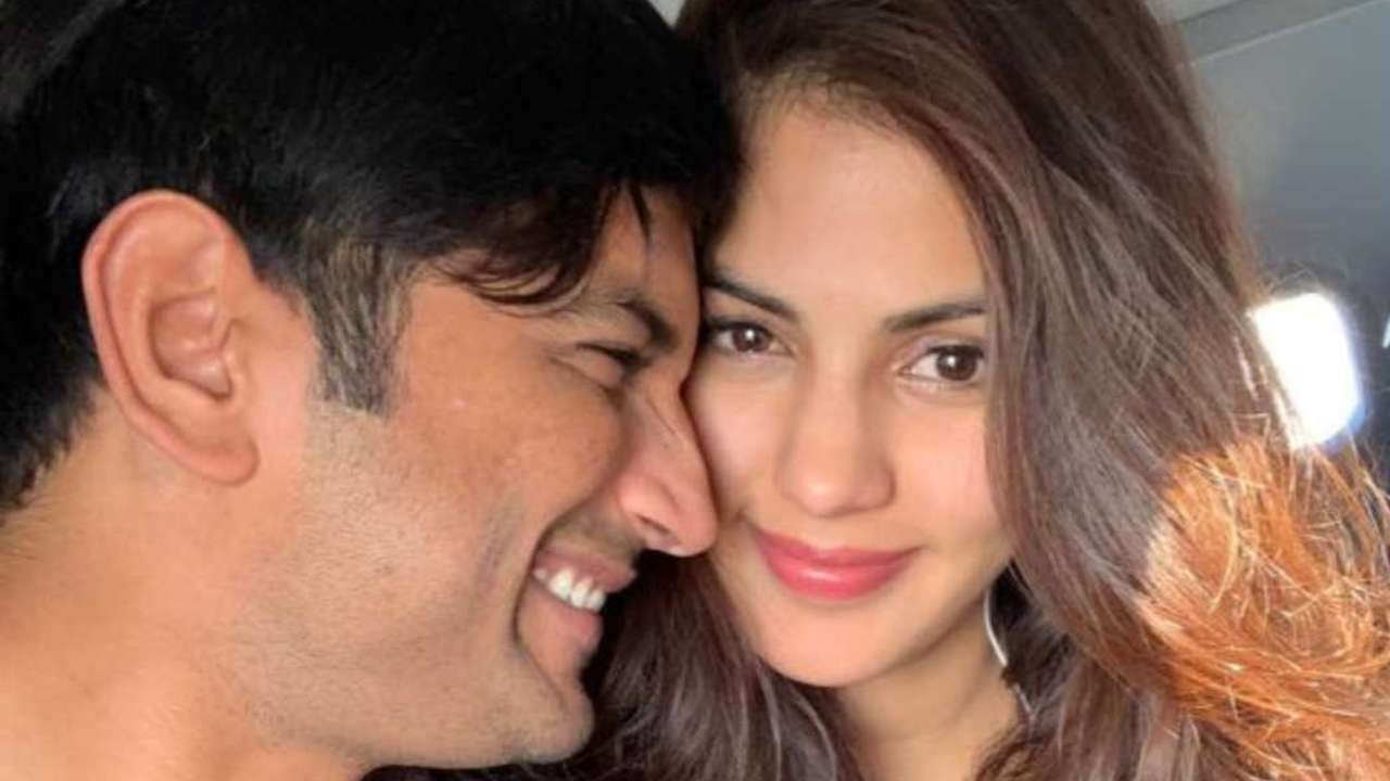 Rhea Chakraborty Puts A Happy Whatsapp Display Picture With Sushant Singh Rajput A Month After His Death