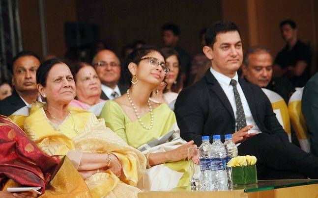 Aamir Khan Informs Fans That His Mother Zeenat Hussain Has Tested Negative For COVID-19