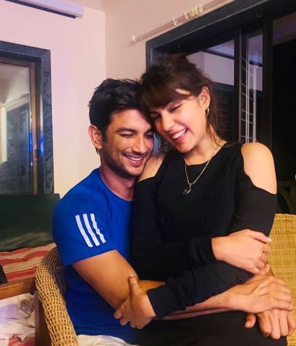 Sushant Singh Rajput's Demise: Rhea Chakraborty Introduces Herself As Late Actor's Girlfriend, Pleads For CBI Inquiry