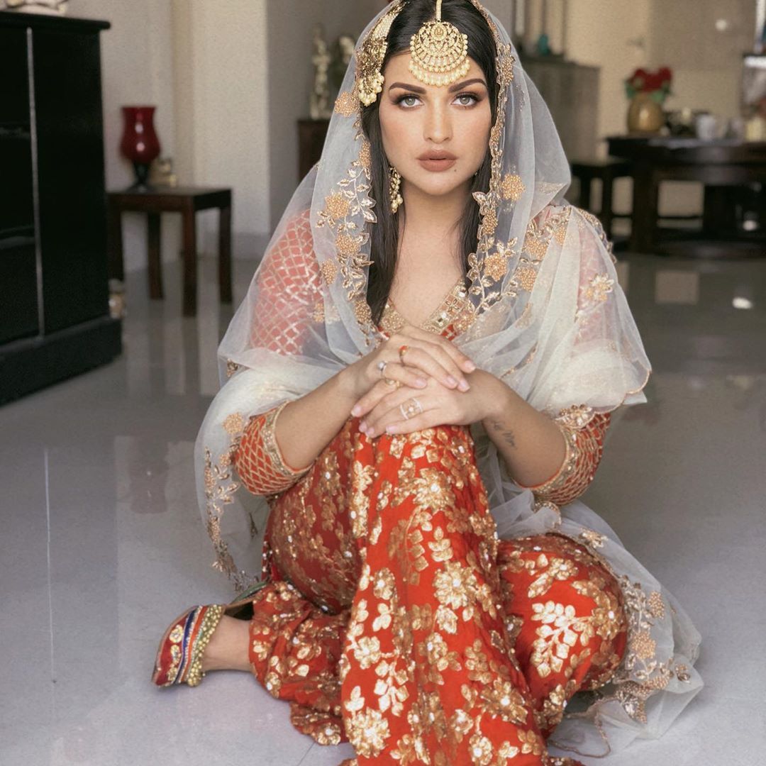 Himanshi Khurana Opens Up About Body Shaming And Hate Comments; Reveals She Suffered Panic Attacks
