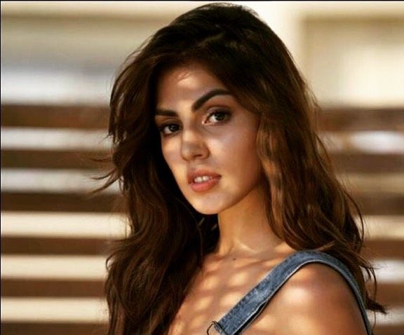 Rhea Chakraborty Reveals Thoughts Of Suicide Have Crossed Her Mind, Says Her Brother Might Never Get To Go To College 