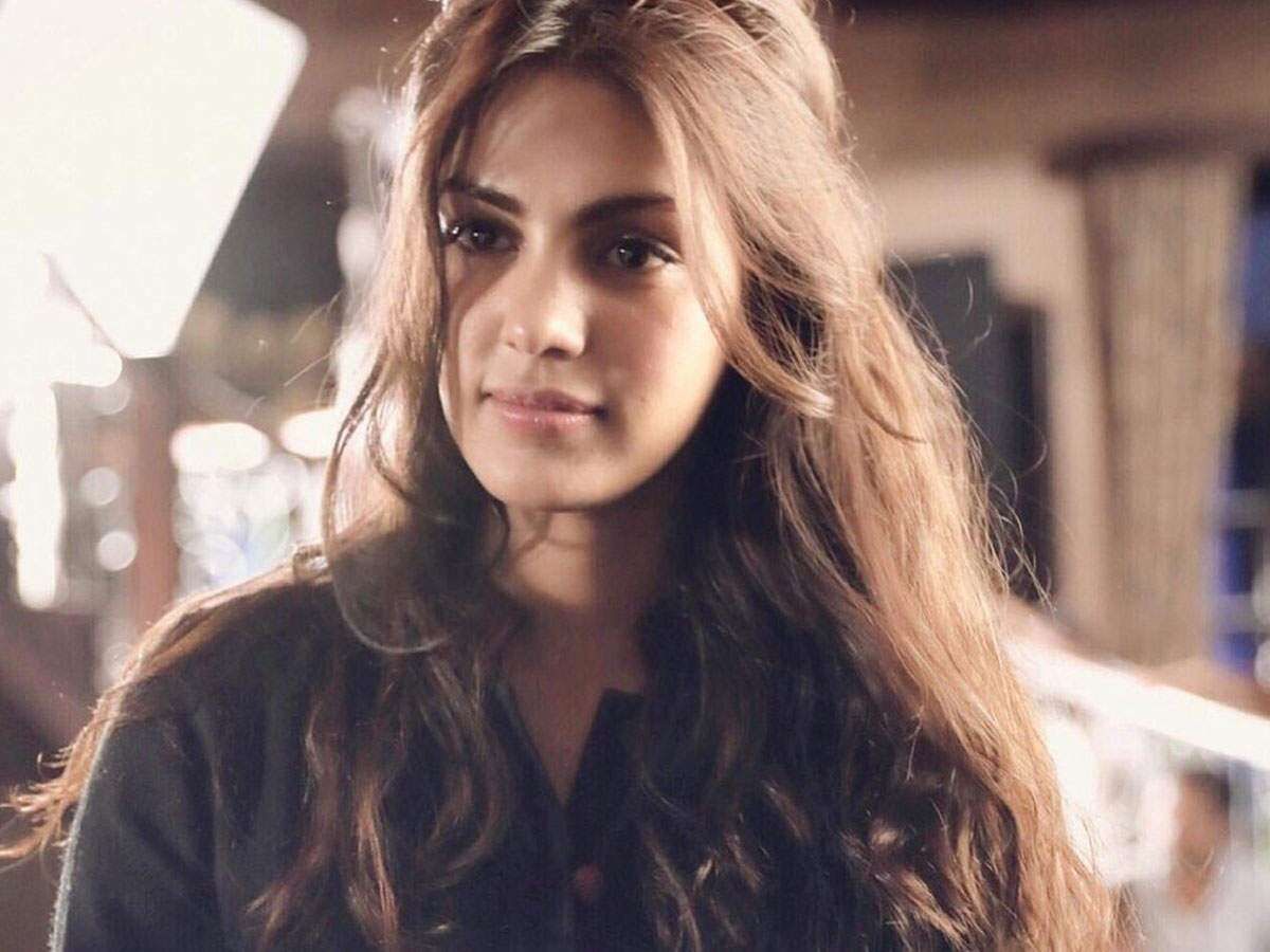 Rhea Chakraborty To Be Put In Jail Without Even A Bed, To Be Provided A Table Fan If Court Allows?