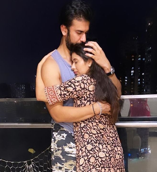Rajeev Sen Flies Back To Mumbai To Be With Wife Charu Asopa, Latter Shares A Loved Up Picture
