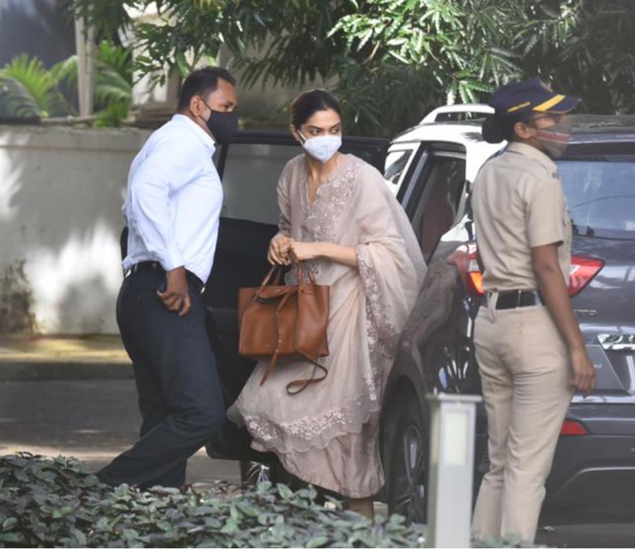 Deepika Padukone Arrives At Narcotics Control Bureau Guesthouse For Questioning, See Pictures...