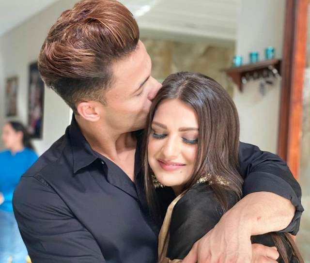 Has Himanshi Khurana Really Broken Up With Asim Riaz? Here's What The Actress Has To Say...