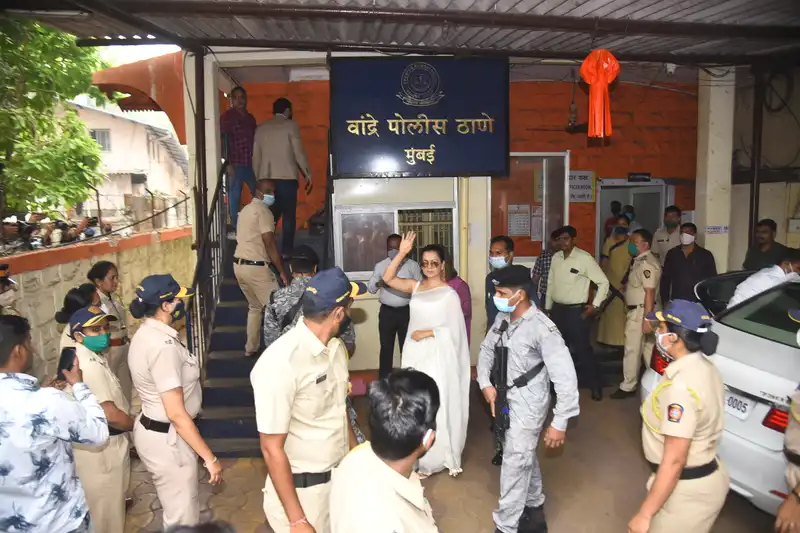 Kangana Ranaut Reaches Bandra Police Station With Y-Plus Security To Record Statement On Sedition Case Against Her And Rangoli