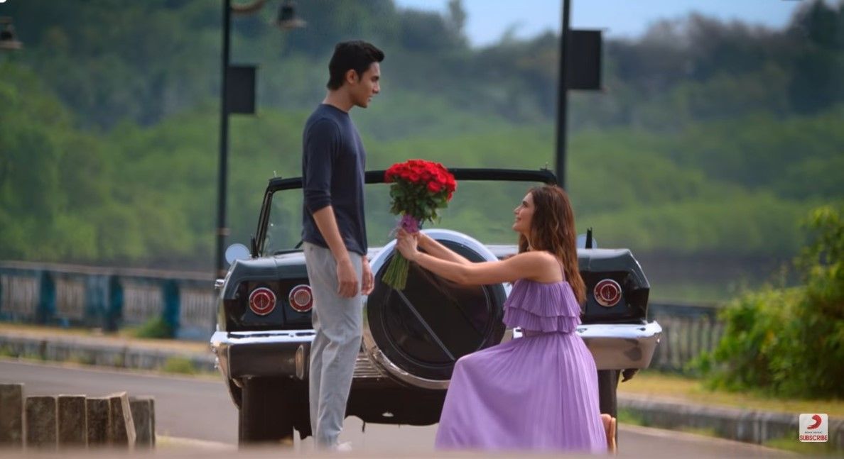 Qatra: Karishma Tanna & Ritwik Bhowmik Look Very Much In Love In This Romantic Music Video 