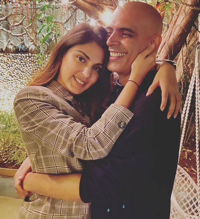 Rhea Chakraborty Spends Time With Tees Maar Khan Actor Rajiv Lakshman, Latter Posts Pictures