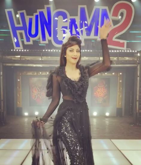 Shilpa Shetty Goes Retro As She Resumes For Hungama 2, Pays An Ode To 'OG Queen Helen' With Her Look