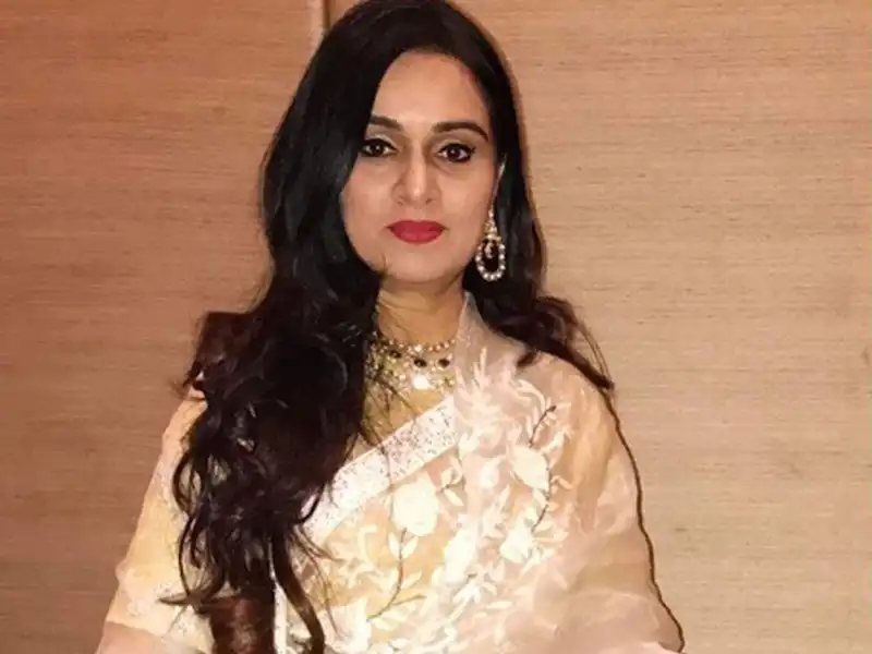 Padmini Kolhapure Feels Marathi Cinema Is Braver Than Hindi Films; Calls Prawaas ‘Heartwarming’