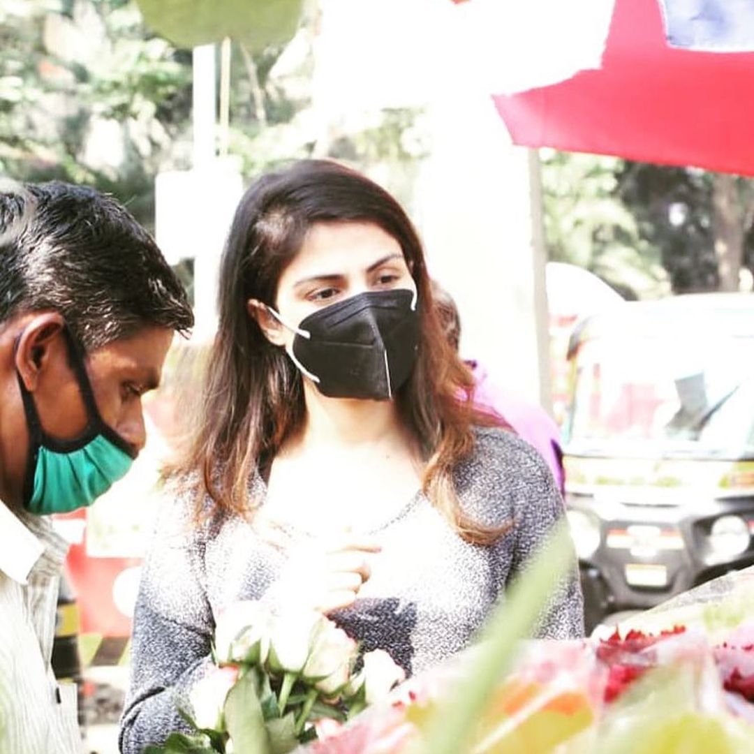 Rhea Chakraborty Buys Flowers Ahead Of Sushant Singh Rajput Birthday, Asks To Be Left Alone As Papps Click Away