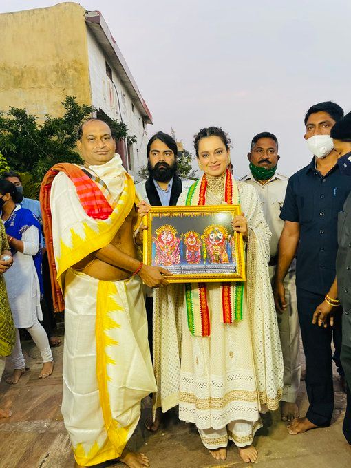 Kangana Ranaut Seeks Lord Jagannath's Blessings In Puri, Terms Experience As 'Enchanting'
