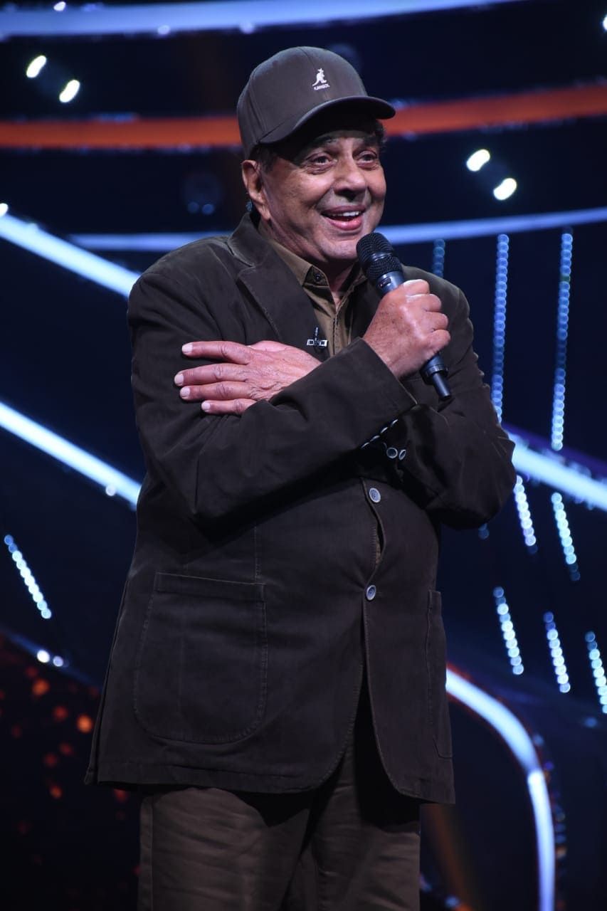 Indian Idol 12: Dharmendra Reveals What He Did With His First Pay Cheque And It's Hilarious!