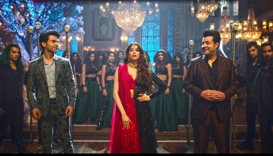 'रूही' बॉक्स ऑफिस: जान्हवी की फिल्म ने दूसरे दिन जुटाए 2.25 करोड़, बड़े वीकेंड कलेक्शन पर नज़रें! 