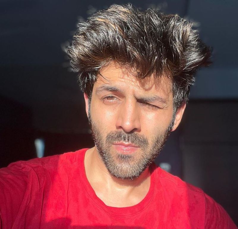 Kartik Aaryan Puts The First Selfie After Testing Positive For COVID-19 And The Caption Is So Fun...