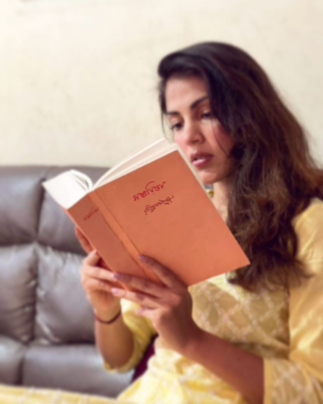 Rhea Chakraborty Is Engrossed In Reading Rabindranath Tagore's 'Sanchaita' In Her Latest Post, Talks About 'Keeping The Faith'