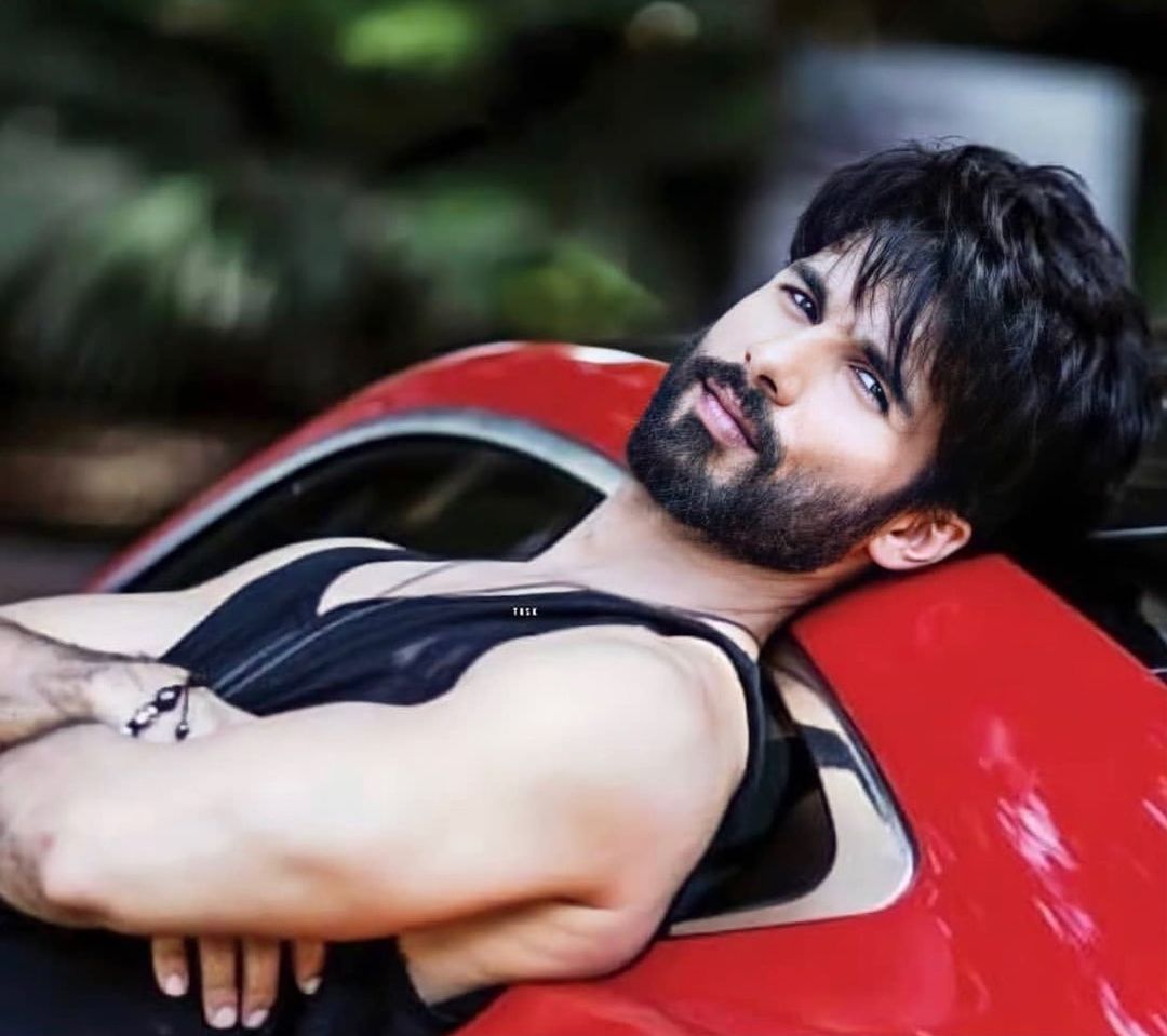 Shahid Kapoor Roped In For Sujoy Ghosh’s Next; Actor Will Wrap It Before Moving On To Karna