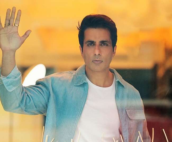 Sonu Sood And Team Save As Many As 20-22 Covid Patients At Bengaluru's ARAK Hospital By Providing Oxygen Cylinders