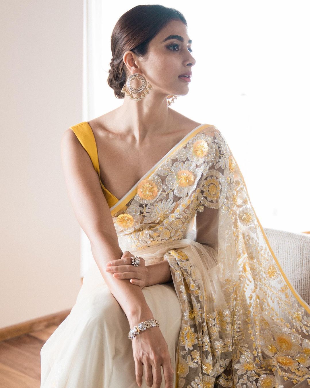 Pooja Hegde looks like a dream in her elegant saree, see pictures