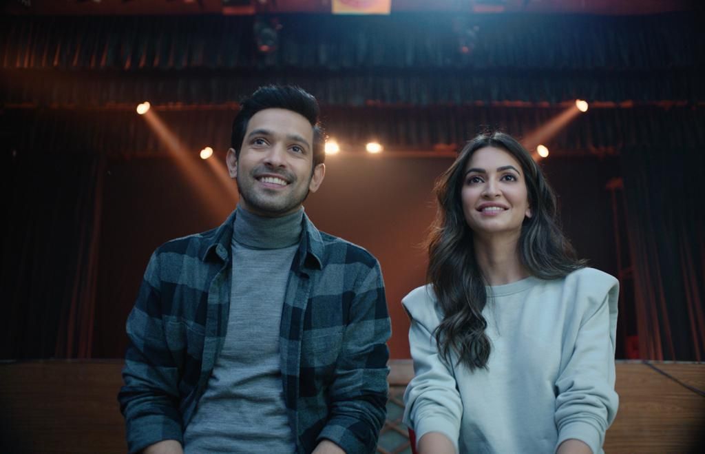 14 Phere song Hum Dono Yun Mile: Vikrant Massey and Kriti Kharbanda will take you back to your college days