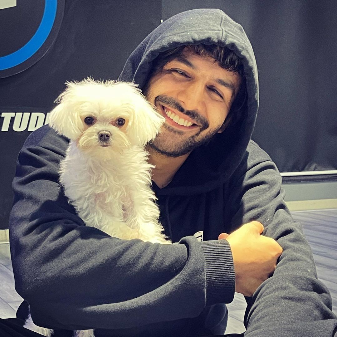 Kartik Aaryan spends time with his new furry buddy; shares adorable snaps