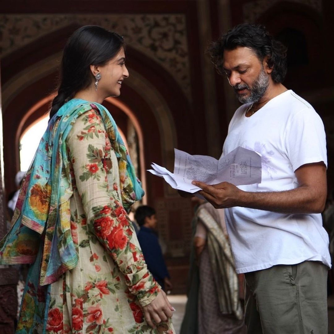 Sonam Kapoor shares first look of Rakeysh Omprakash Mehra's debut book The Stranger In The Mirror