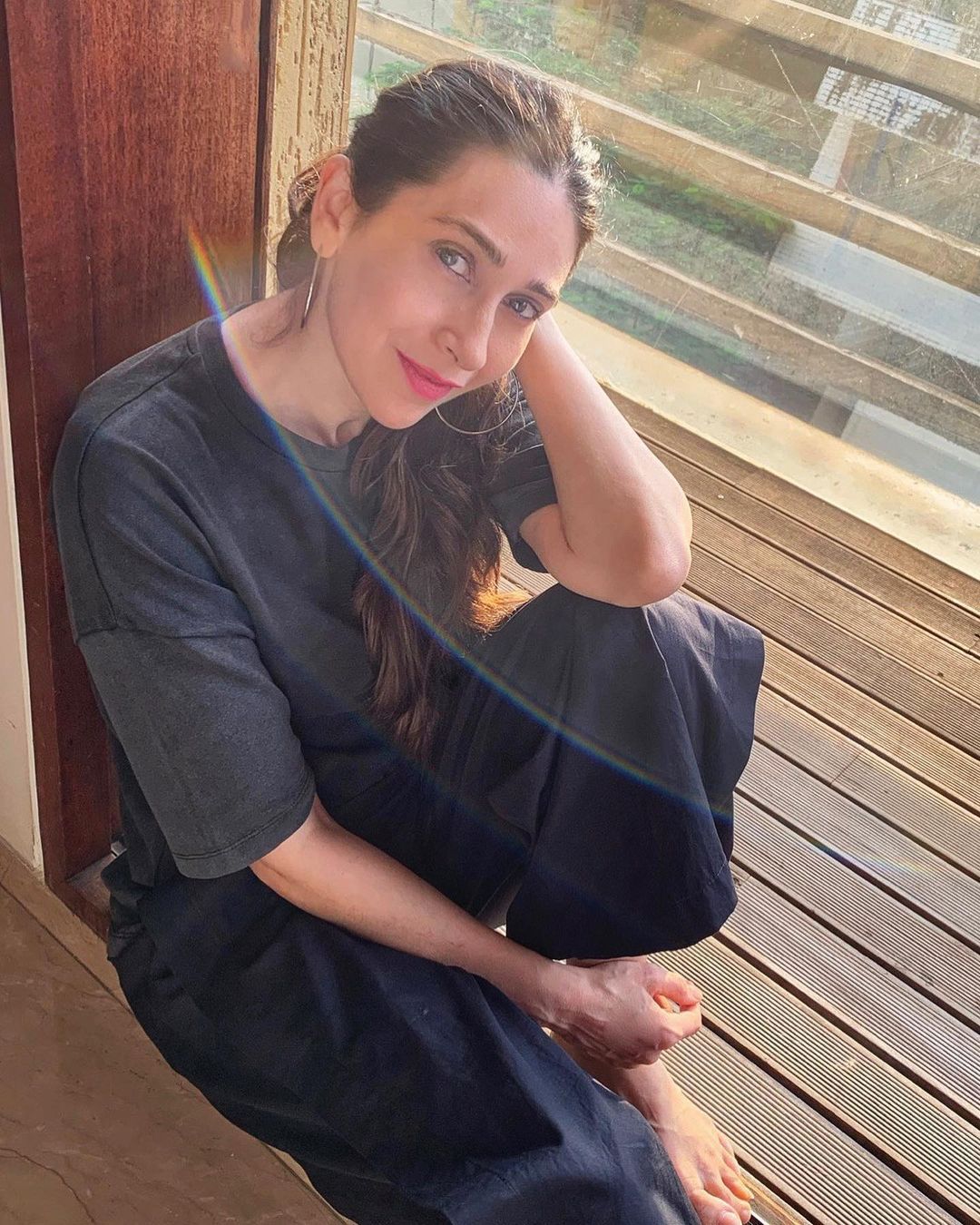 Karisma Kapoor replays memories from the '90s as she completes 30 years in Bollywood, expresses gratitude 