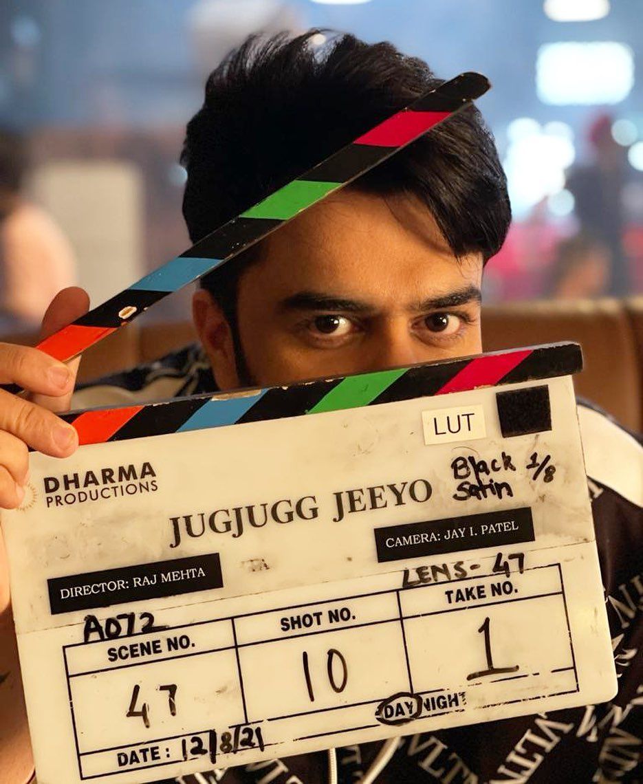 Maniesh Paul returns to the sets of Varun-Kiara's Jug Jugg Jeeyo