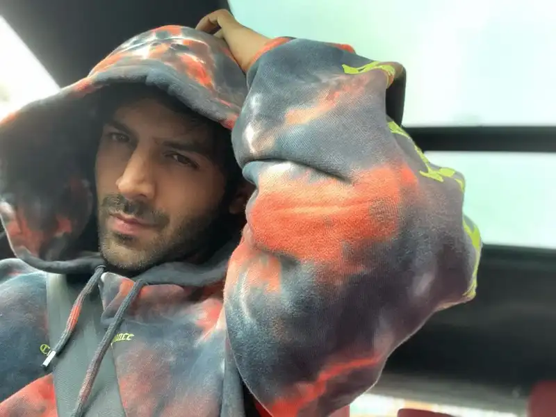 Kartik Aaryan enjoys good music and a long drive ahead of his Sunday shoot 