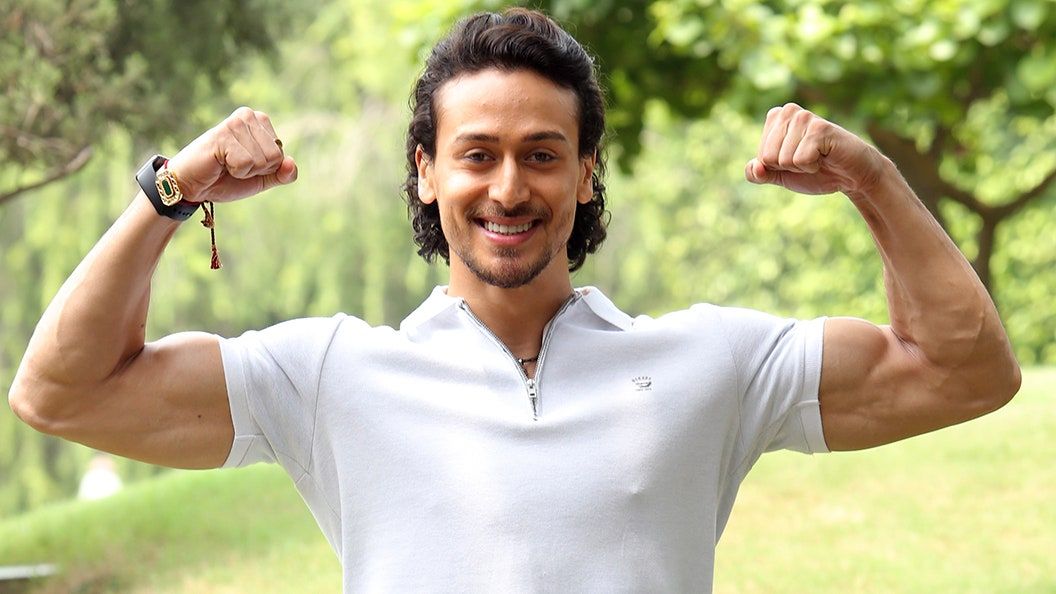 Tiger Shroff reassures fans that he is not injured; reveals the pictures are old