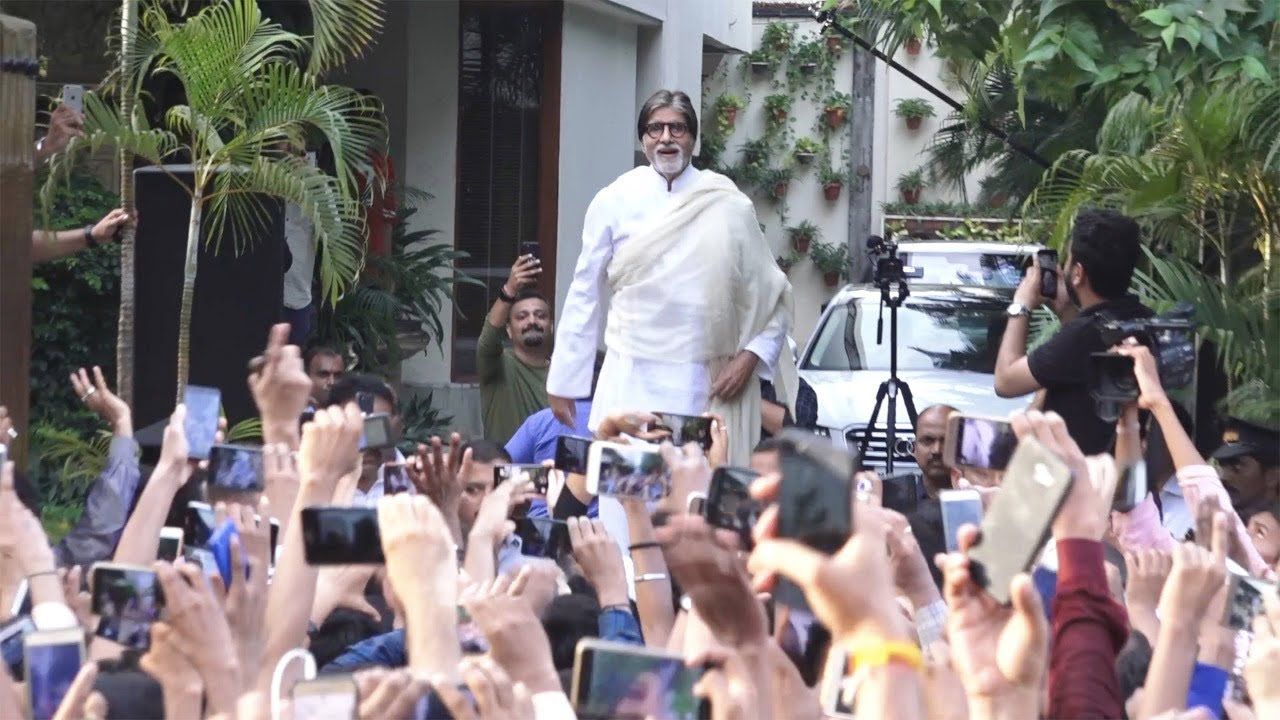 Amitabh Bachchan misses his pre-pandemic 'Sunday darshan' with fans outside his home Jalsa