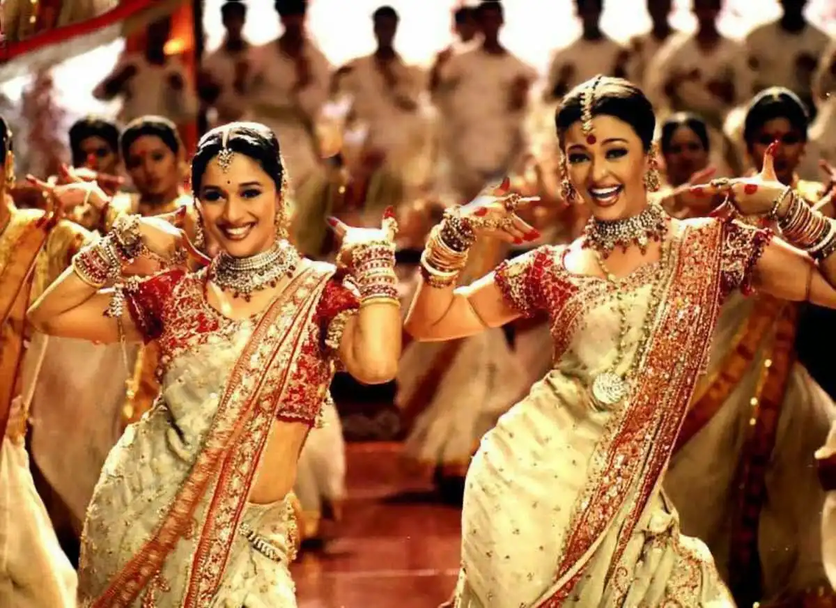 9 Filmy Moments That'll Make You Attend Durga Puja