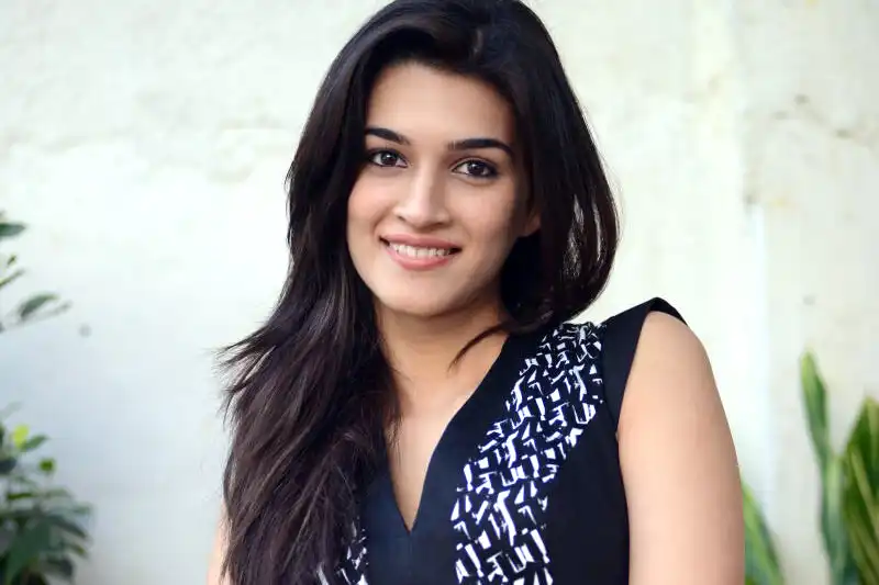 ‘Loss and Gain’: Kriti Sanon opts out of Singh is Bling to work in Shahrukh’s film