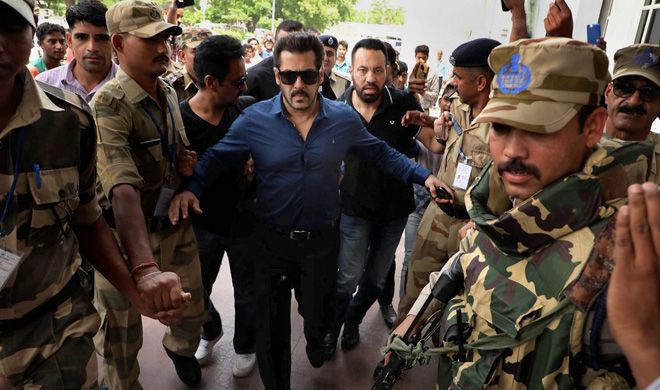 जान से मारने की धमकी मिलने के बाद पुलिस ने सलमान खान की फिल्म 'रेस 3' की शूटिंग रोकी !