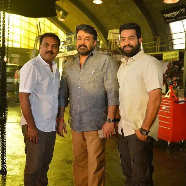 Mohanlal Gifts Jr. NTR Special Kerala Made Sweets On Sets Of ‘Janatha Garage’