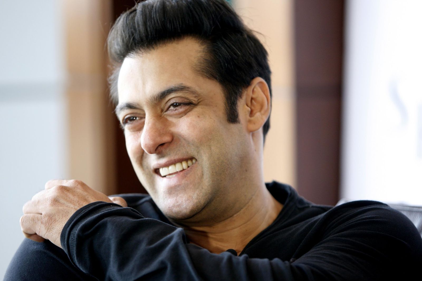 SRK, Salman Or Aamir: Guess Which Khan Will Have A Cameo In In Sanjay Dutt's Biopic?