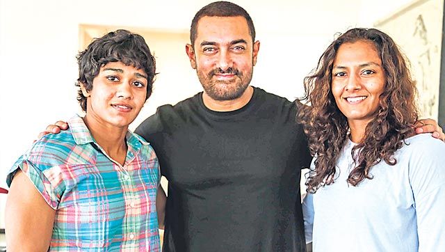 Aamir Khan Meets Wrestler’s Daughters, Discusses Dangal