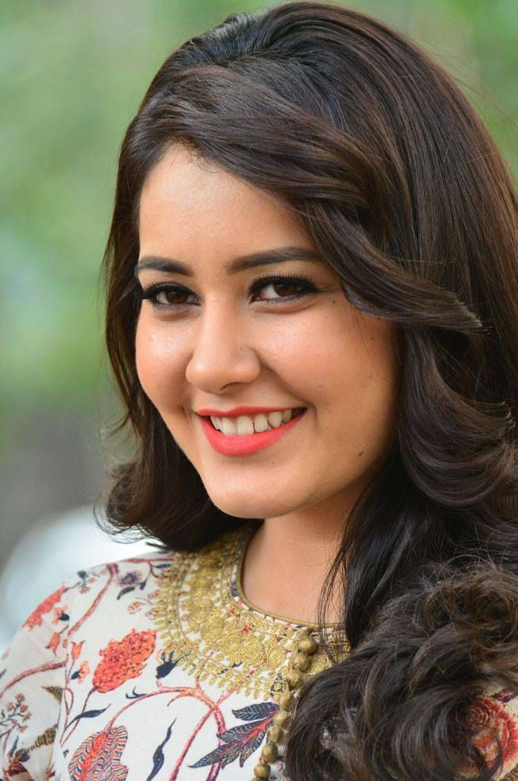 Raashi Khanna To Play Antagonist In Her Malayalam Debut Film 'Villain'