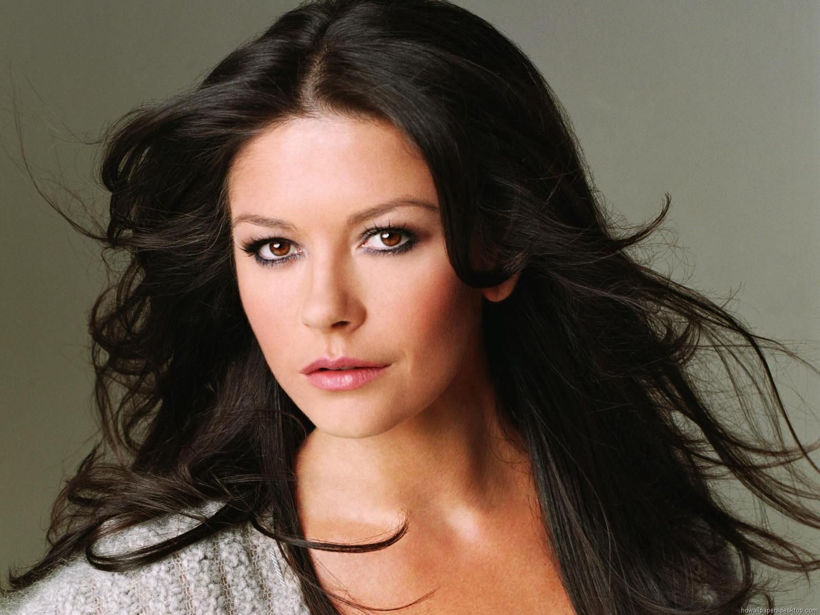 Catherine Zeta-Jones Says People Should Not Judge Who Prefer Going Under The Knife 