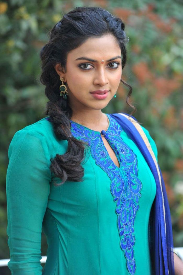 Amala Paul Signs Yet Another One After VIP2: Read Details!
