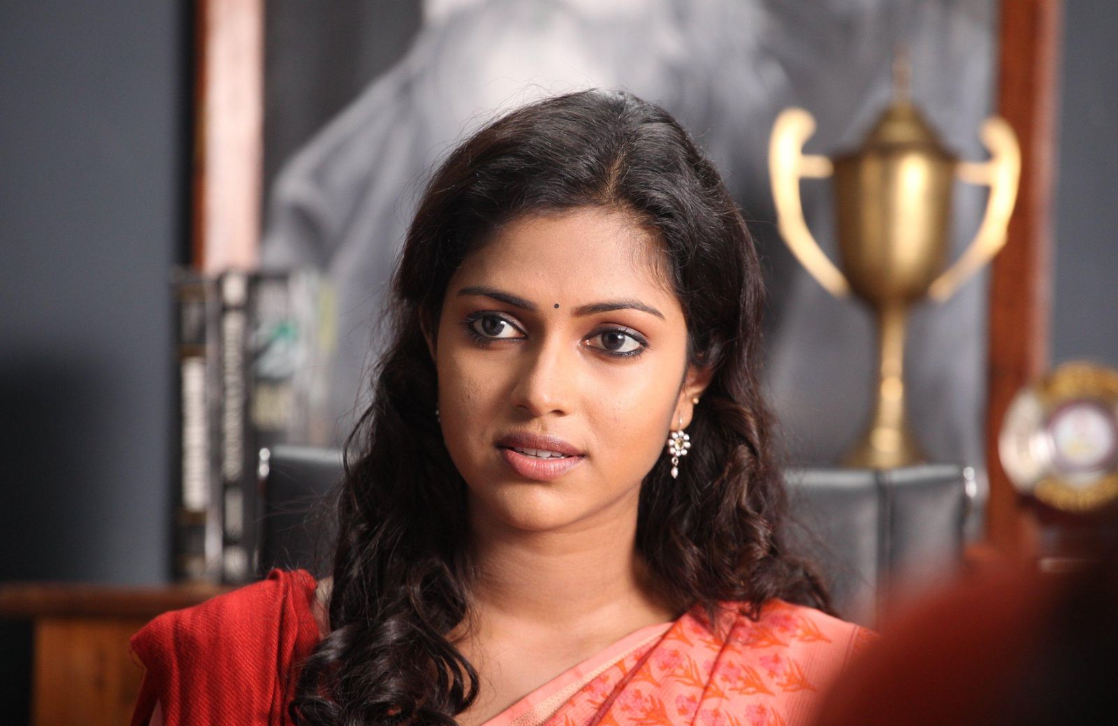 Amala Paul To Play Nayanthara’s Character In The Tamil Remake Of ‘Bhaskar The Rascal’