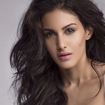 Santhanam Is Funny And Witty: Amyra Dastur