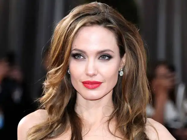 Angelina Jolie might Direct Movie Based on 'Catherine The Great' Book